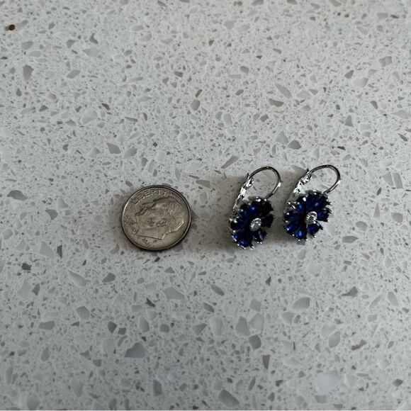 Rhinestone Flower Decor Hoop Earrings - Picture 7 of 9